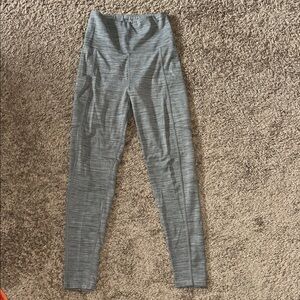 American Eagle Women’s Gray High-Waisted Leggings With Pockets